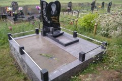 ustanovka-pamyatnika-vertikalnogo-1