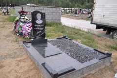 ustanovka-pamyatnika-vertikalnogo-3