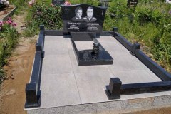 ustanovka-pamyatnika-gorizontalnogo-na-dvoih